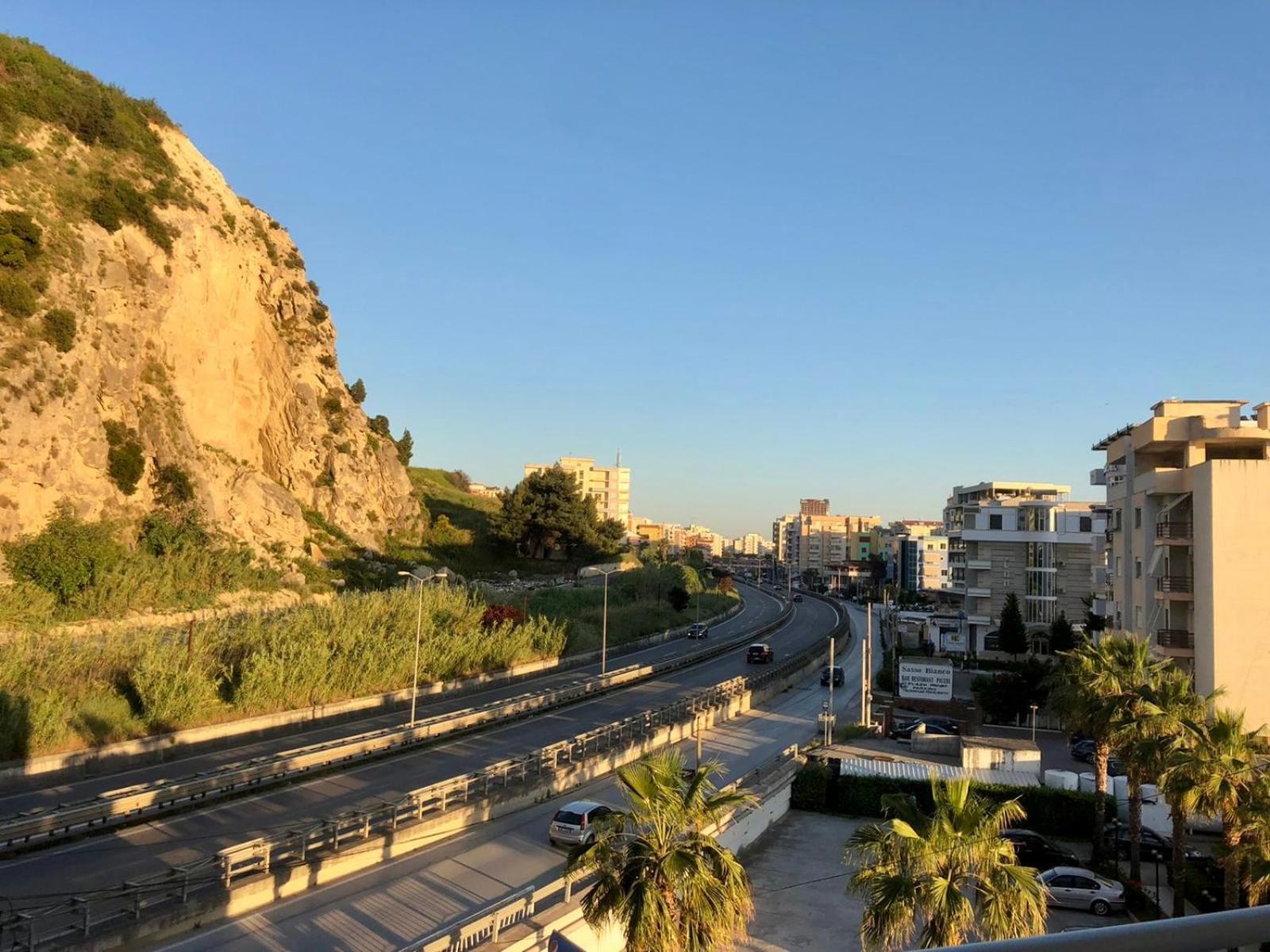 Apartment Ermest ,Kavaje Rock Durrës Exterior foto